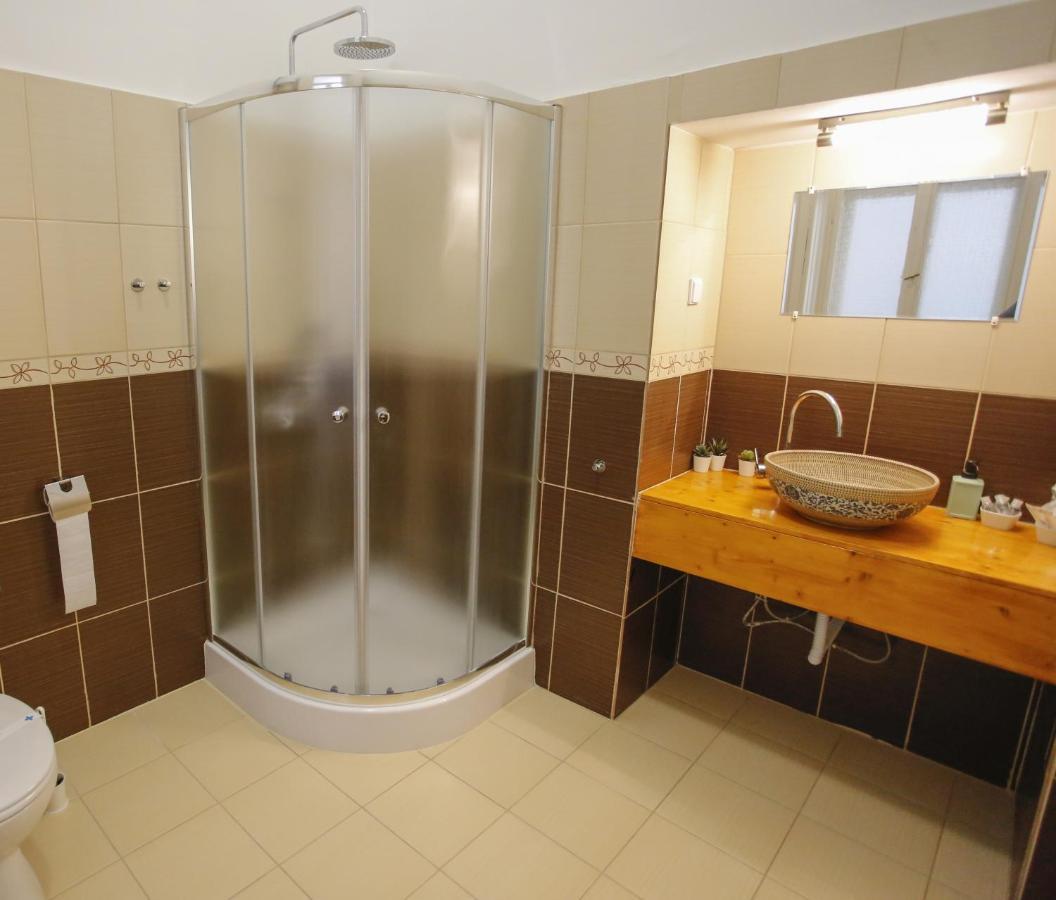 Urania Apartmanhaz Έγκερ Εξωτερικό φωτογραφία