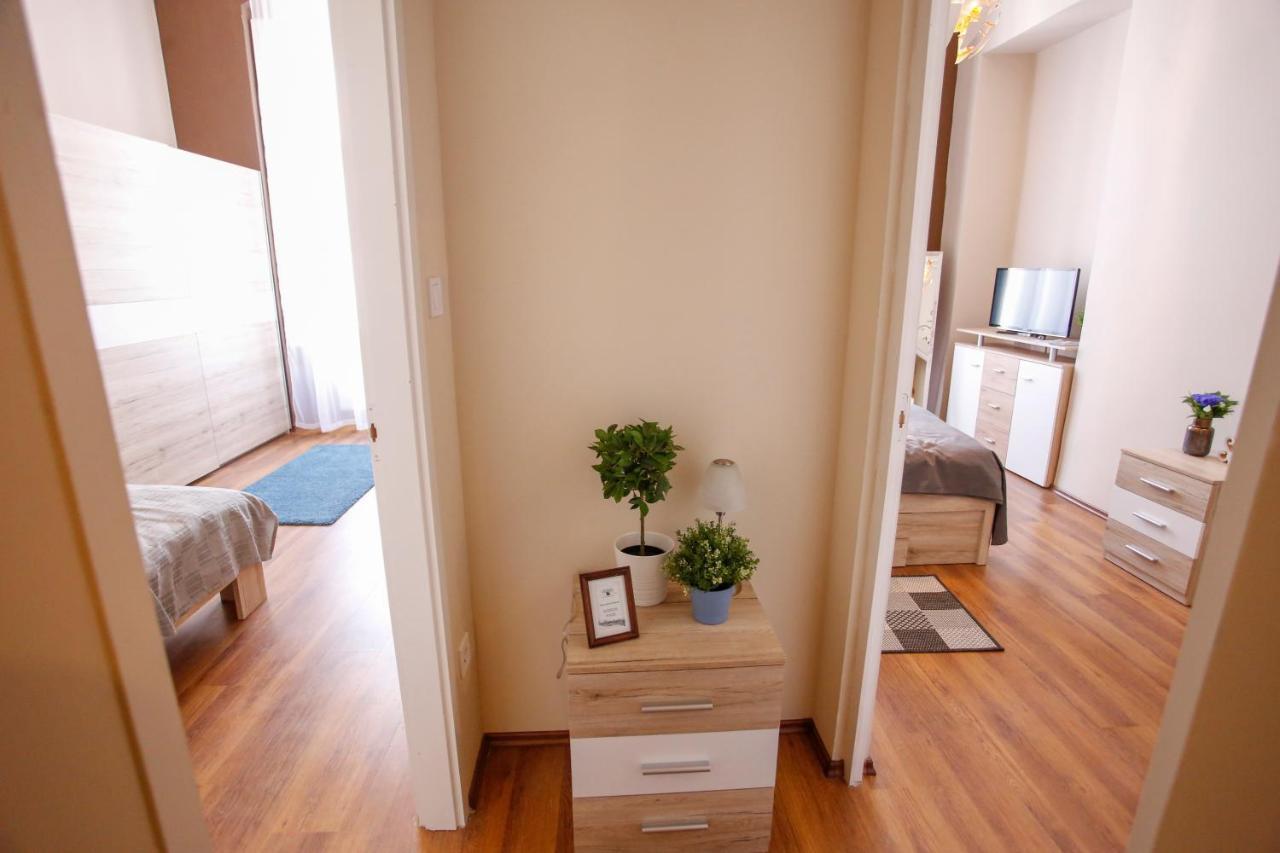 Urania Apartmanhaz Έγκερ Εξωτερικό φωτογραφία