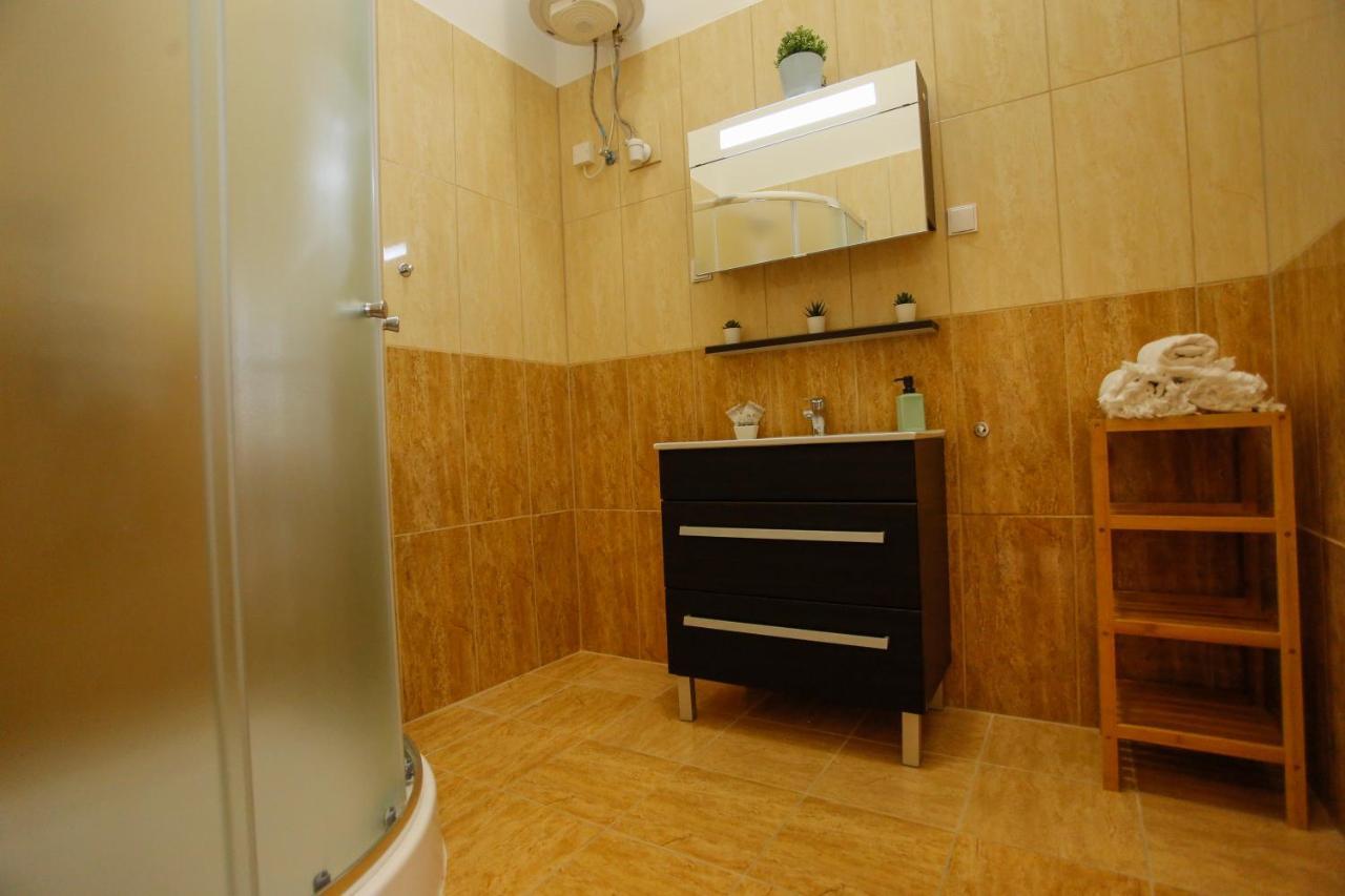 Urania Apartmanhaz Έγκερ Εξωτερικό φωτογραφία
