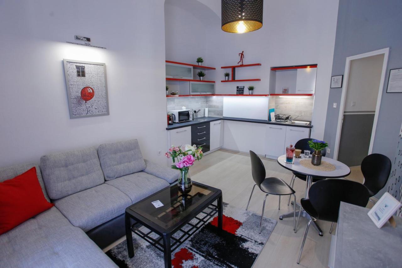 Urania Apartmanhaz Έγκερ Εξωτερικό φωτογραφία